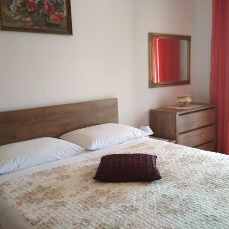 Lili Apartment Rovinj Bagian luar foto